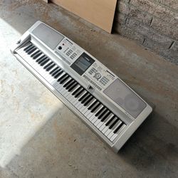The Yamaha DGX-305 Portable Grand