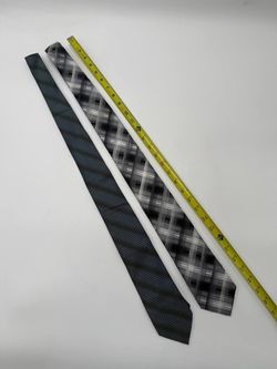 Lot of 4 Men’s Designer Neck Ties Van Heusen Pierre Cardin Assorted