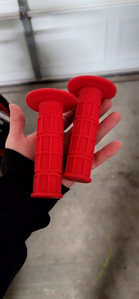 Motorcycle Handlebar Grips - 22mm 7/8" Universal - Red