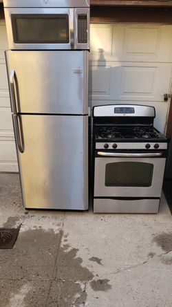 3 peace set stainless side 30 fridge stove and microwave..great condition warranty..ready to deliver..$899