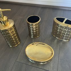 Decorative (4) Piece Golden Bathroom Accessory Set 