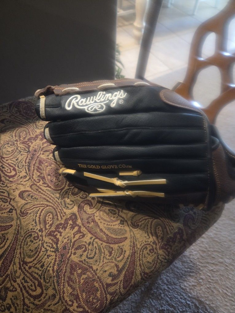 Rawlings 14 Inch Soft Ball Glove Like New