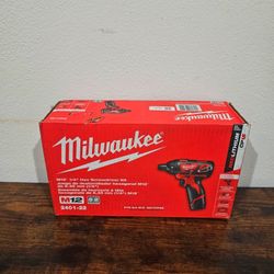 MILWAUKEE M12 1/4 SCREWDRIVER KIT