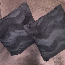 Black Pillows 2