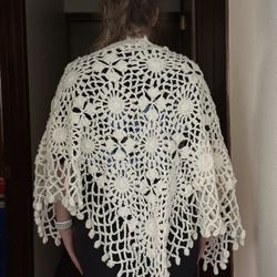 Handmade Crochet Shawl – Elegant Floral Pattern