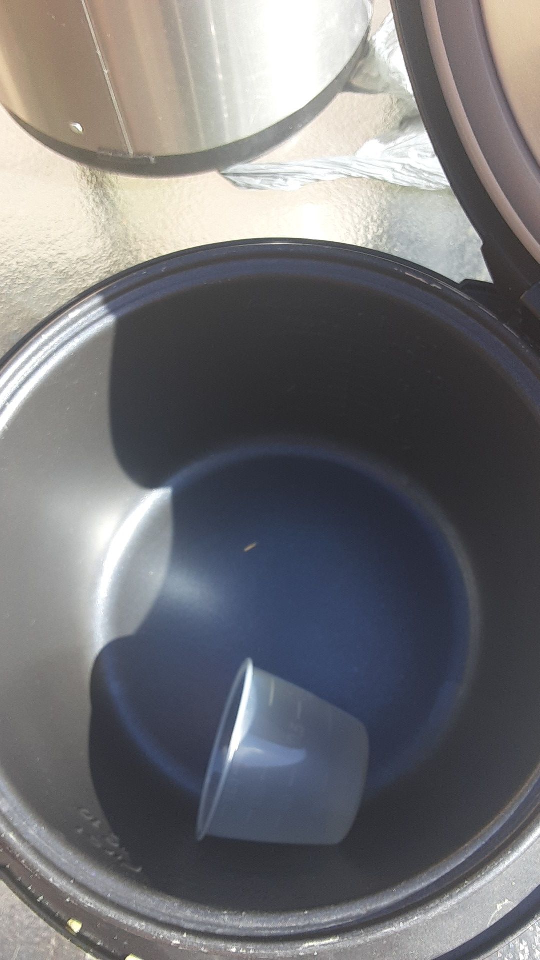AROMA slow cooker