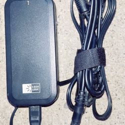 Case Logic LPHC-90 Universal Notebook Charger 90w AC w/ USB charge Port