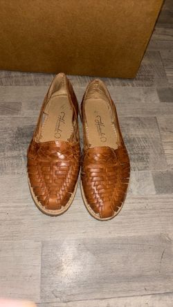 Women’s huaraches size 6
