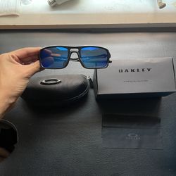 Oakley Men sunglasses