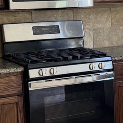 Gas Stove And Microwave 