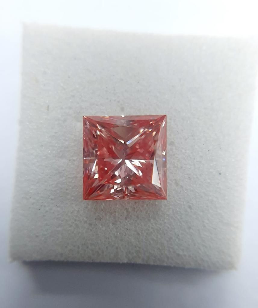 2.01 Radiant Cut, Intence Fancy Pink Diamond