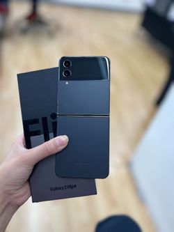 Samsung Galaxy Z flip 4  5g (unlocked)