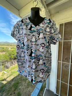 Women's Nursing Winter Themed Uniform Top Size XL