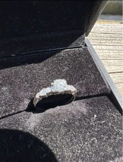 Engagement Ring Natural Diamond