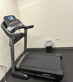 test chance Life Fitness Treadmill Professional Grade Workout Gear