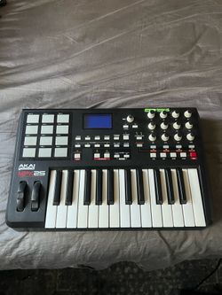 Akai MPK25 Keyboard