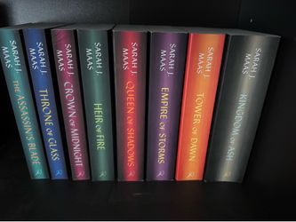 Throne of glass paper back set. 8 books
