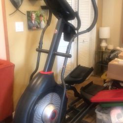 Schwinn 430 Elliptical 