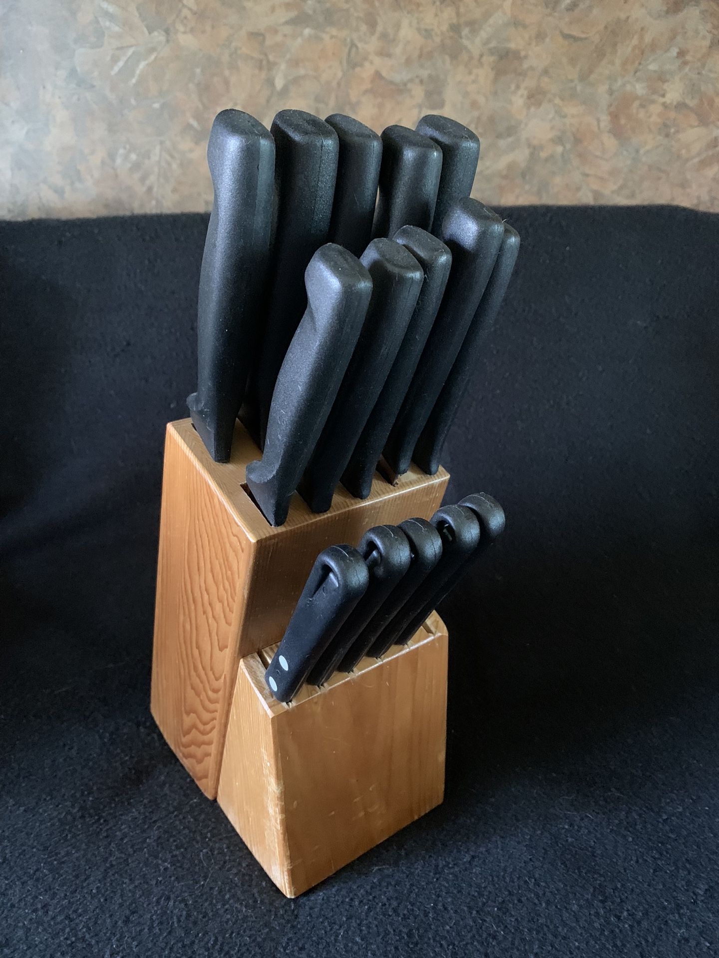 KNIFE BLOCK & 15 Knives 