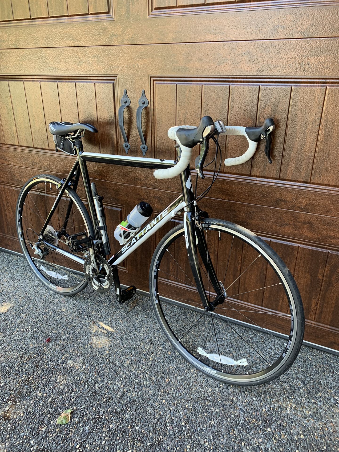Scattante road bike like new in excellent condition. Been hanging in my garage for a couple years and needs a new home