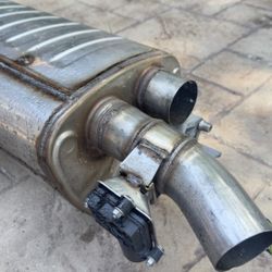 Lamborghini urus muffler