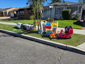 FREE ITEMS!! First come first serve!