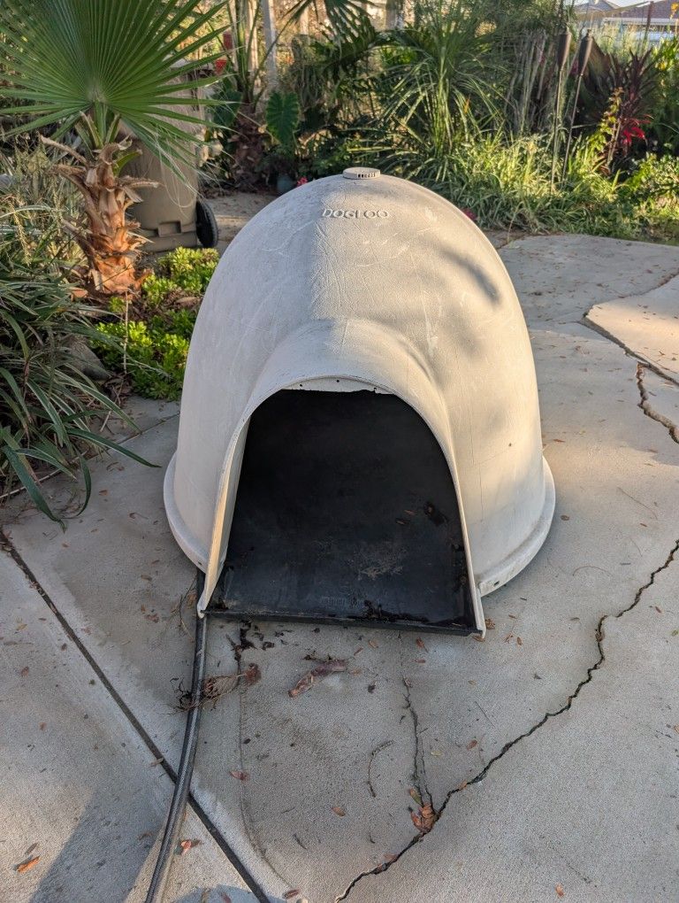 X large dog igloo dog house