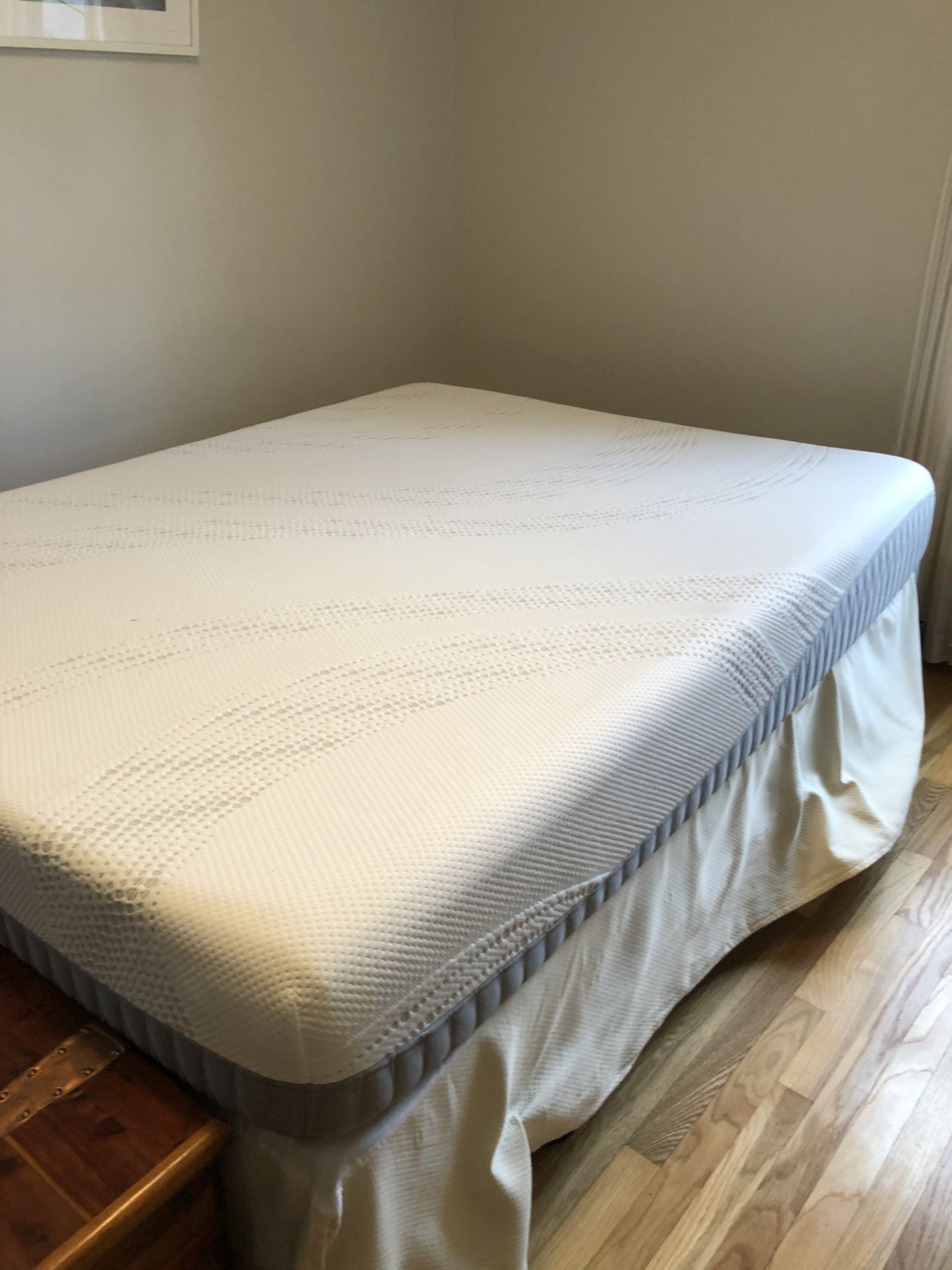 Queen size Beauty Rest Comforpedic mattress, box spring, frame.