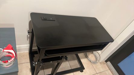 Computer desk