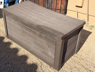 Keter Rockwood 150 Gallon Brown Outdoor Storage Resin Deck Box Size (LxWxH): 60” x 28” x 26”