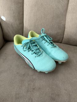 Kids Soccer Cleats/Shoes Size 1