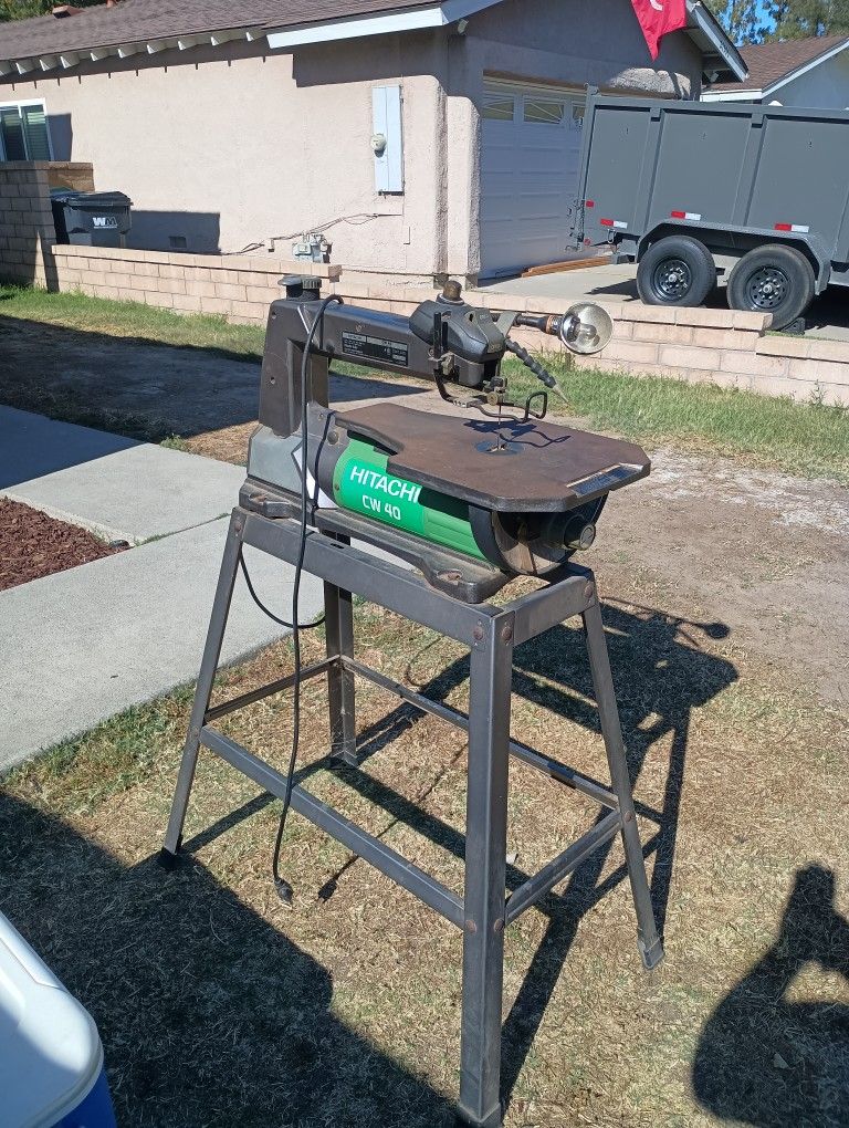 Hitachi CW 40 Scroll Saw