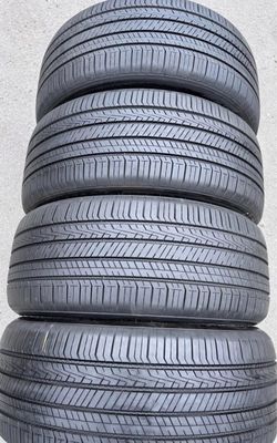 235 45 18 vendo un set de llantas usadas en excelente condición marca HANKOOK