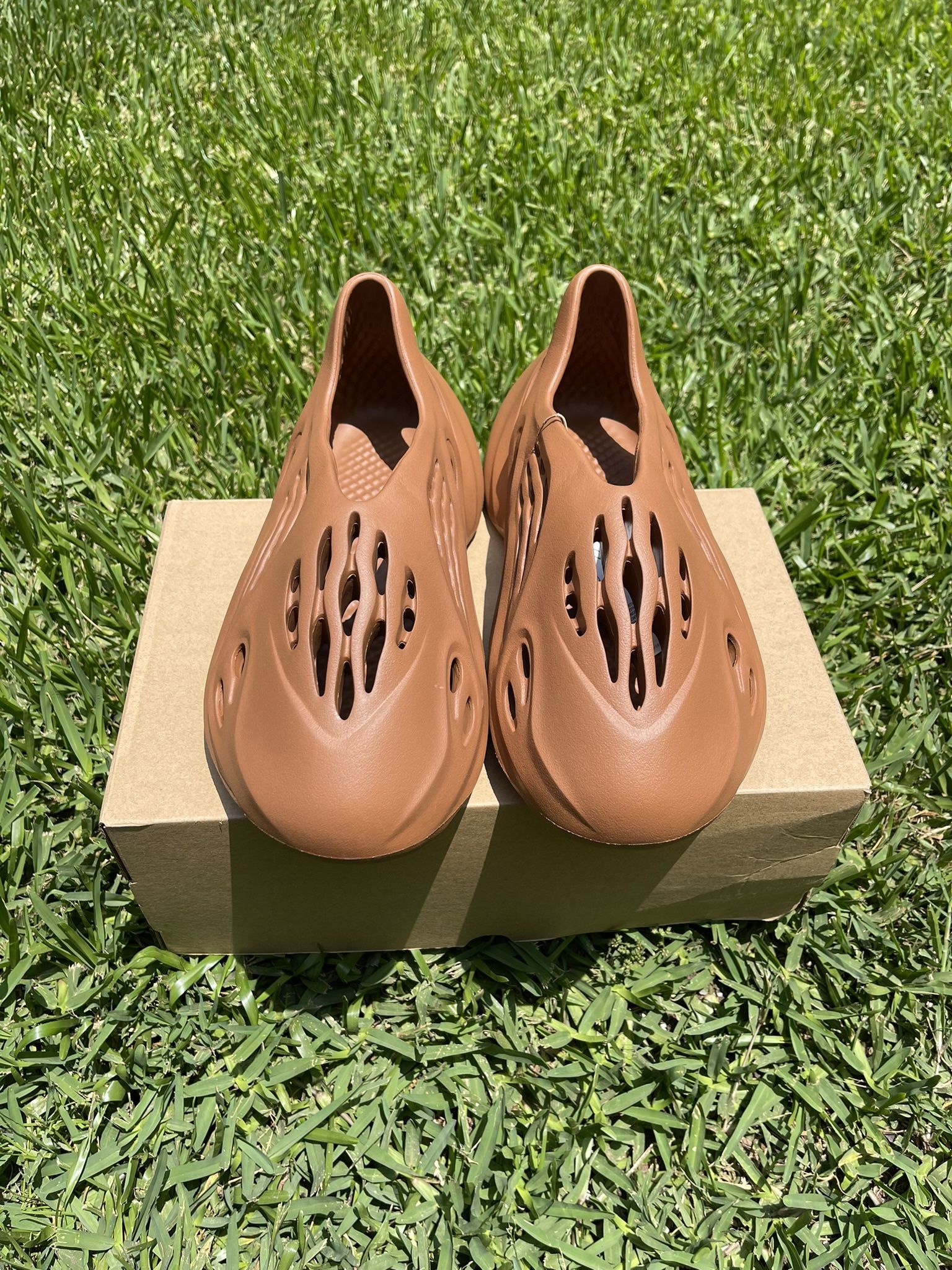 Yeezy Foam RNNR Clay Red