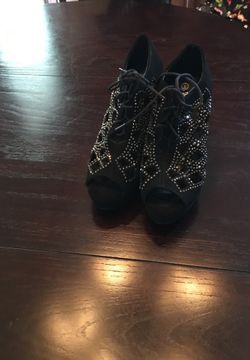 Size 8 gold & black wedges