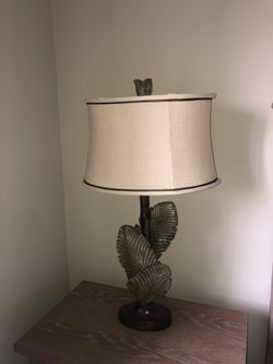 2 Gorgeous Lamps With Beautifulh Shades  Like New Condition  $35 Each