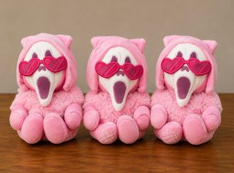 Ghost Face Pink Diva Plush w/ Heart Glasses – Spirit Halloween – NEW