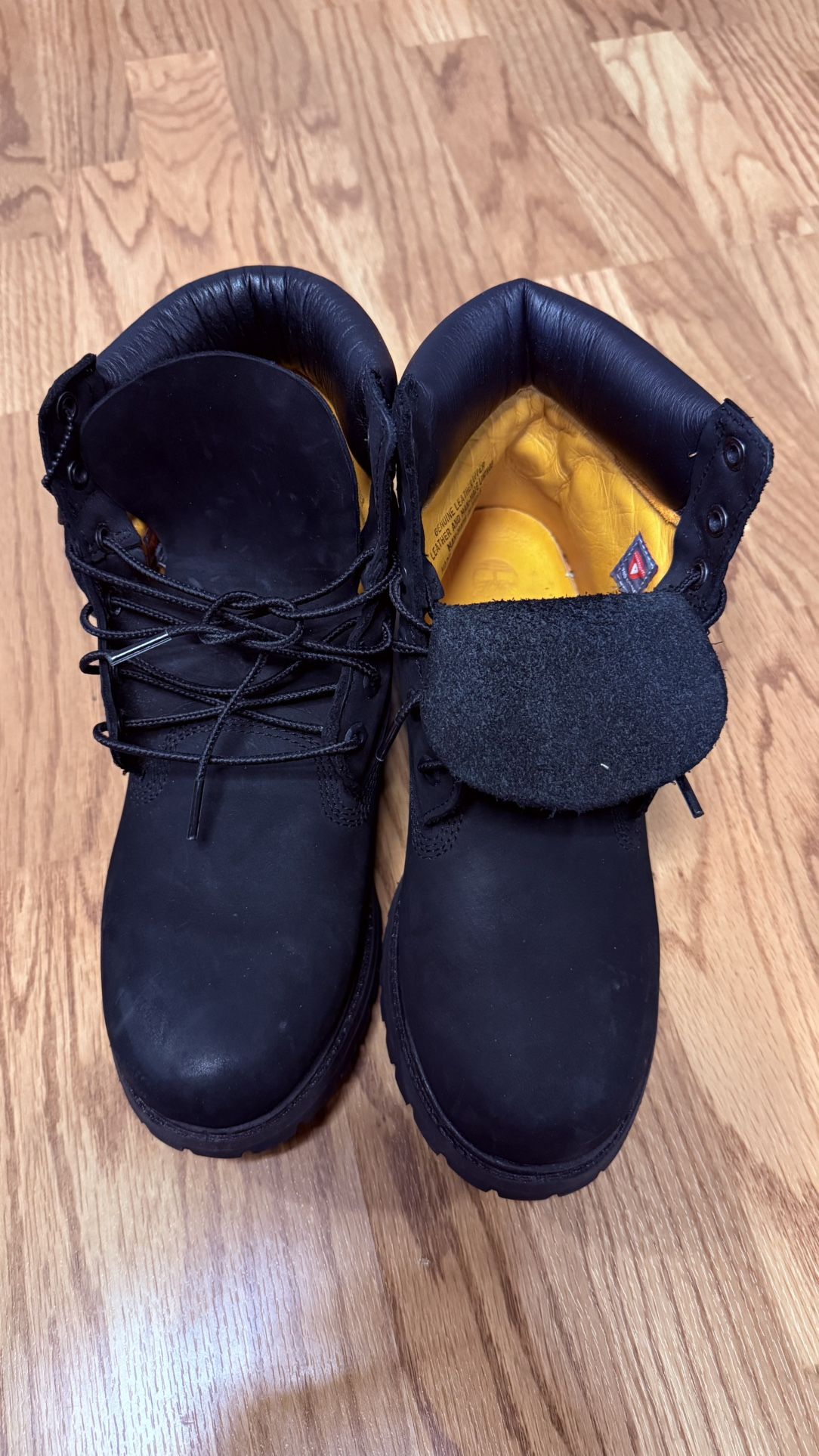 Timberland Premium Leather Boots – Men’s Size 10 (Made in Dominican Republic)  💰 Price: $75 (or best offer)