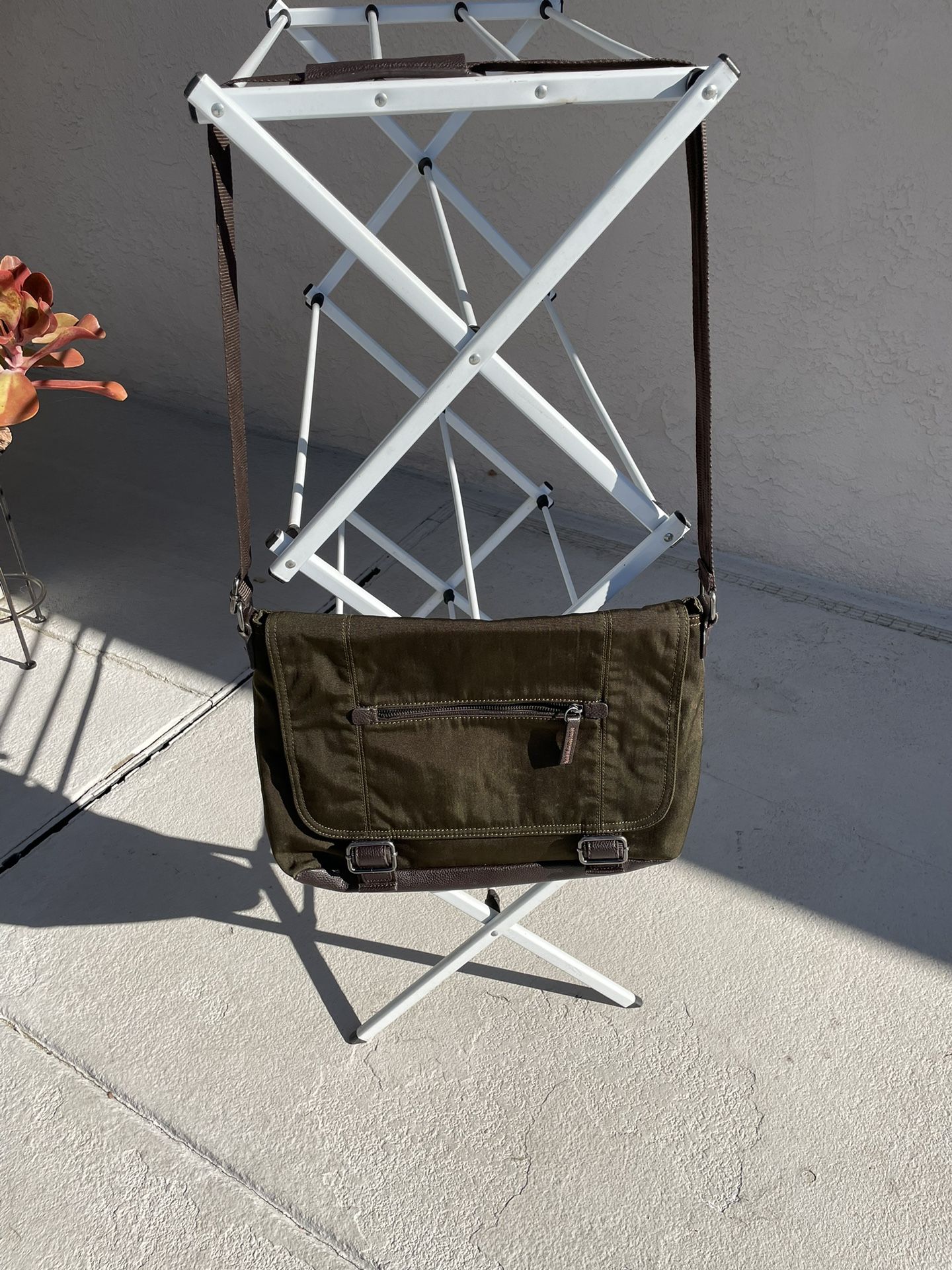 Banana Republic Canvas Messenger Bag 💼