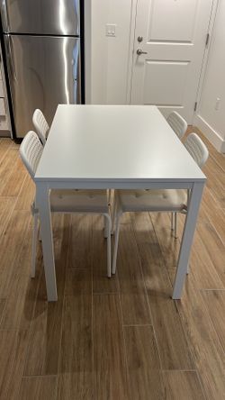Mesa con 4 sillas