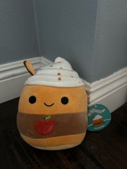 Pommie Squishmallow