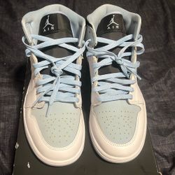 Jordan 1 mid ,size 10 1/2 