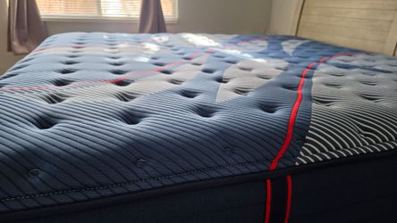3 months old Sealy Posturepedic Brenham II Medium VERY NEGOTIABLE