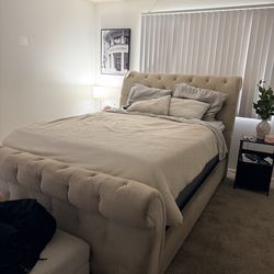 Bedframe queen size