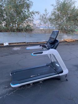 Precor  TRM Treadmill With P82 Console (Delivery Included)