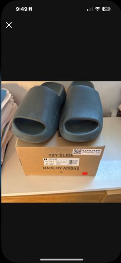 Adidas yeezy Slides Dark Grey Men Size 10 - Slightly Used