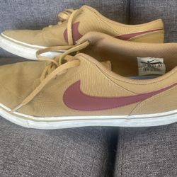Men’s. Canvas. Nike 11.5