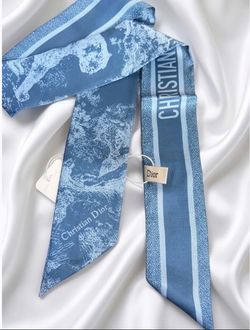 Women silk scarf new with tag
