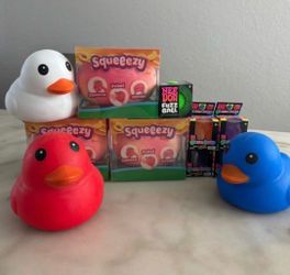 (OFFER) SunnyDays/Squeeezy Peach, Duck Gumdrop, Fuzzball lmk