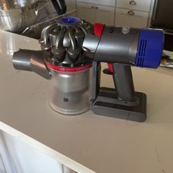 Dyson V7 Stick Vacuum